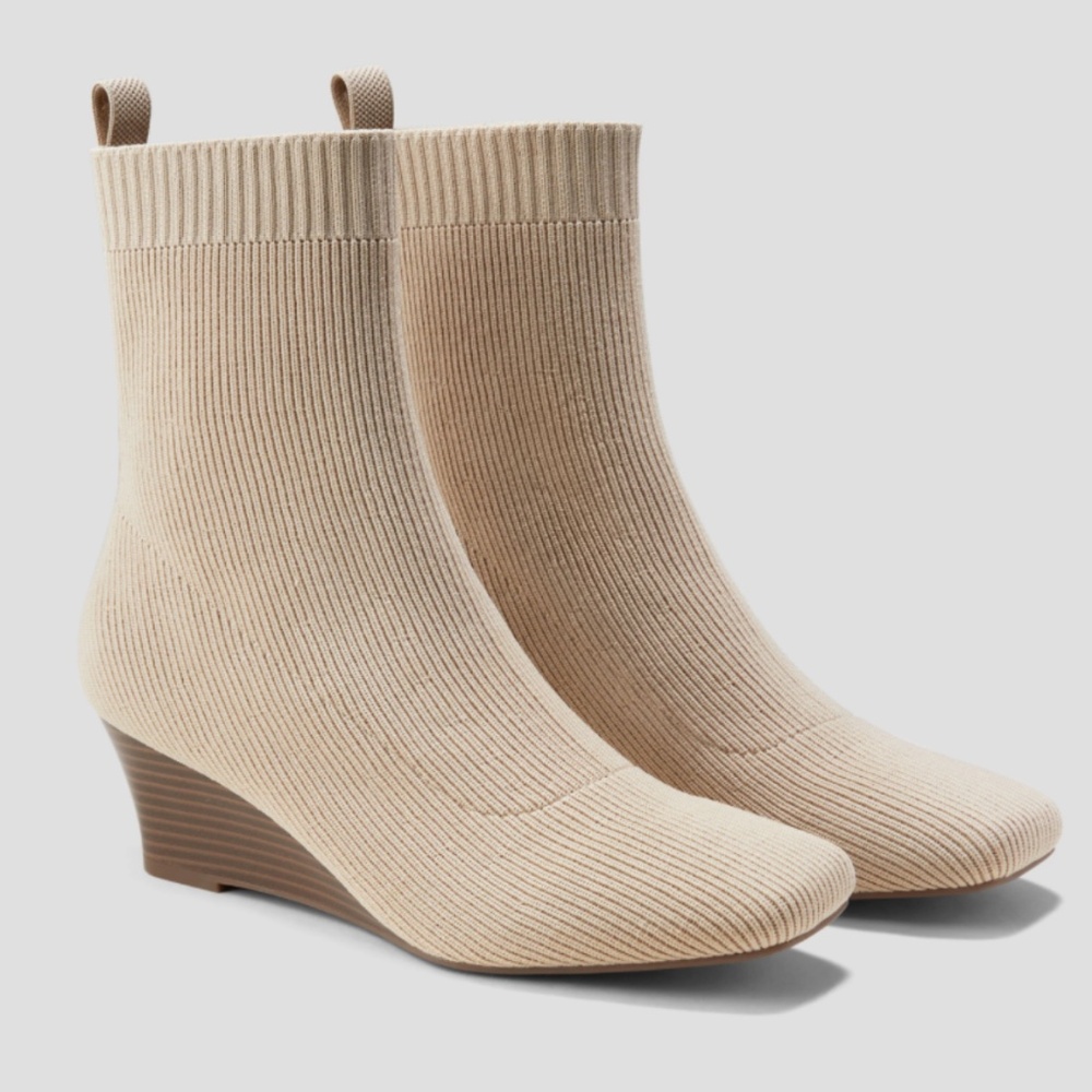 Vivaia Margot wedge bootie 9.5